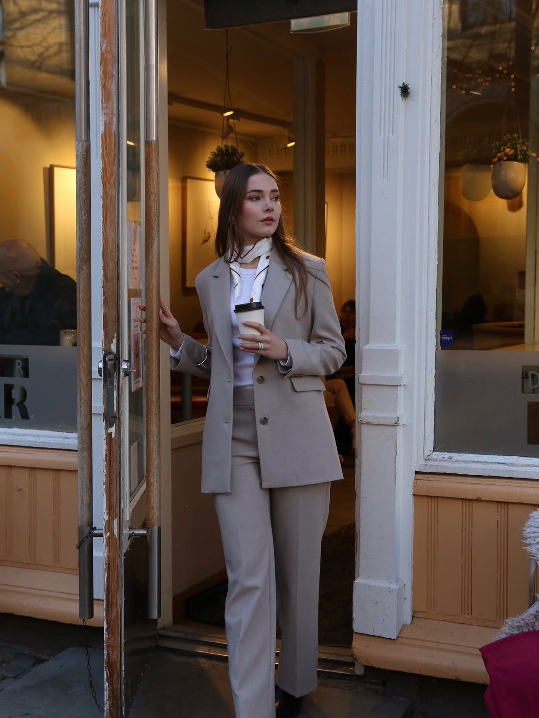 Brando: Coffee run in favorite suit☕️

Vi har fått påfyll på Rita dress i Island Fossil🤍
Siste dag med 20% ved kjøp av minst 2 v