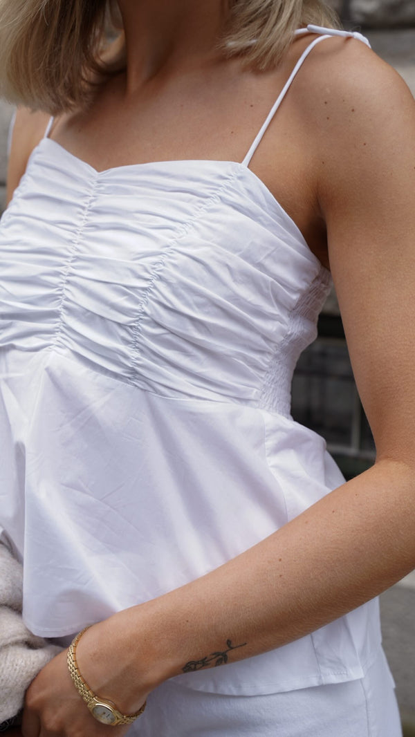 Brando: Get ready for summer🤍

#deliatopp #selectedfemme #trending #allwhite
