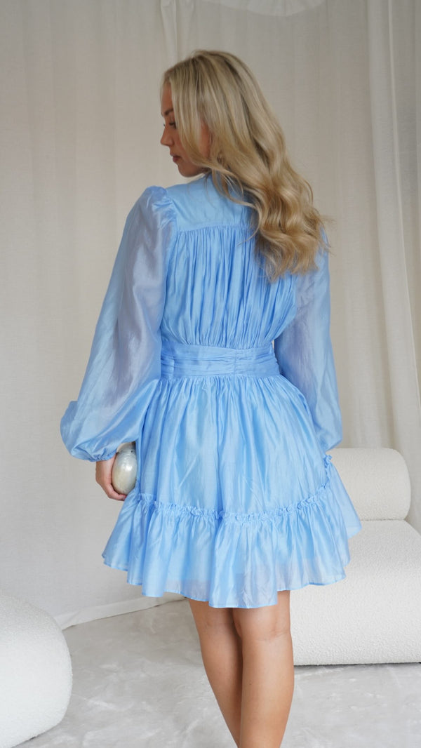 Brando: Date night out outfit🦋

#golightly #kjole #sommeroutfit #getreadywithme #getdressedwithme