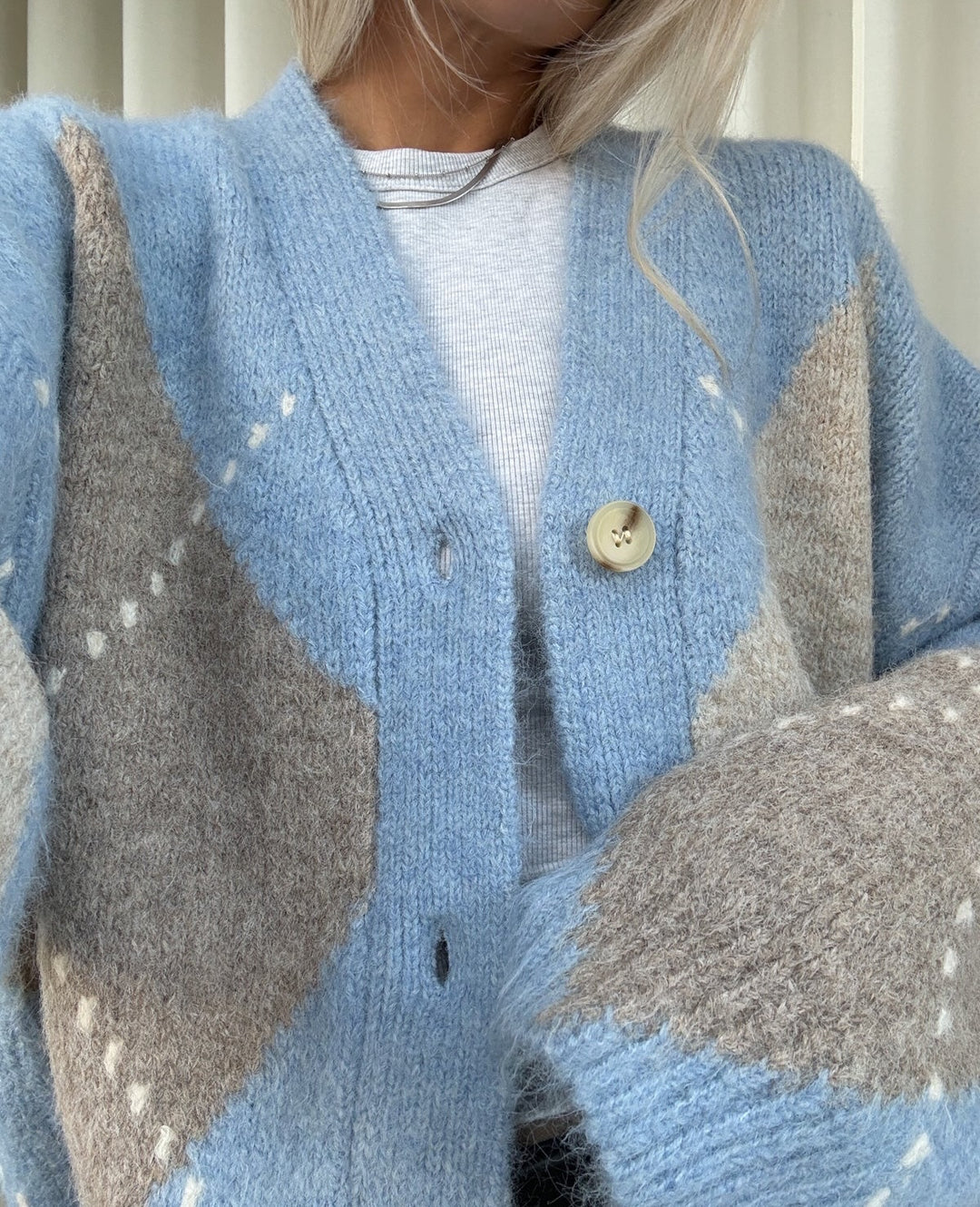 Brando: It’s finally here!!🩵🐻

Lai genser og Laiana cardigan fra @noellafashionofficial i nye farger er endelig her! Disse elske