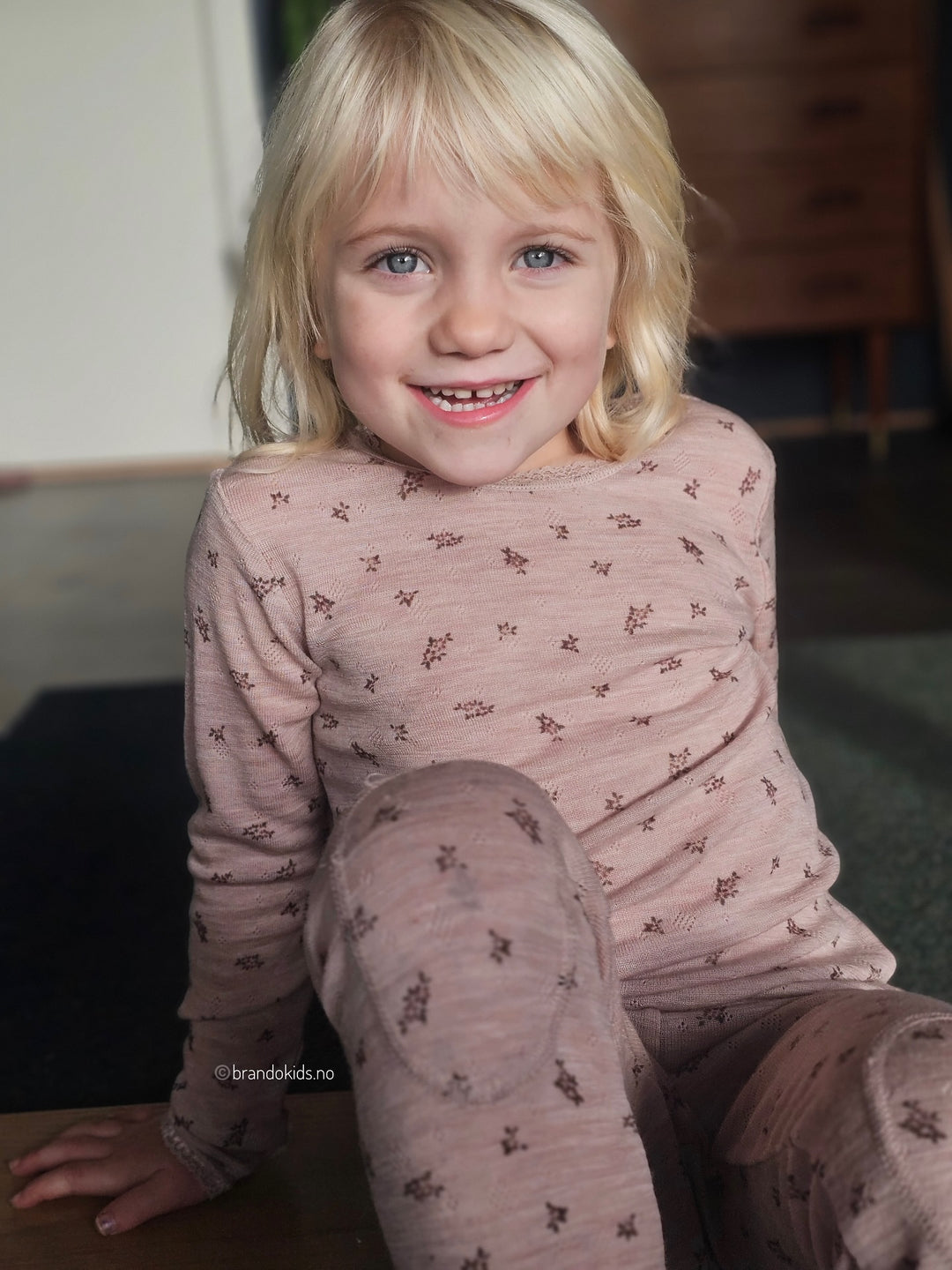 Brando Kids: Ull er gull, og vi elsker dette fine settet fra Name it!😍 100% merinoull med søte blondedetaljer og forsterkning på knæ