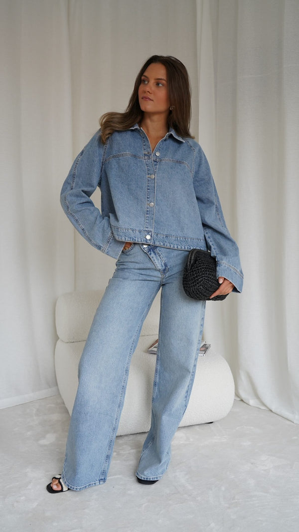 Brando: Kuleste denim on denim settet🦋

#denimondenim #mbym #matchendesett #brandono #trending