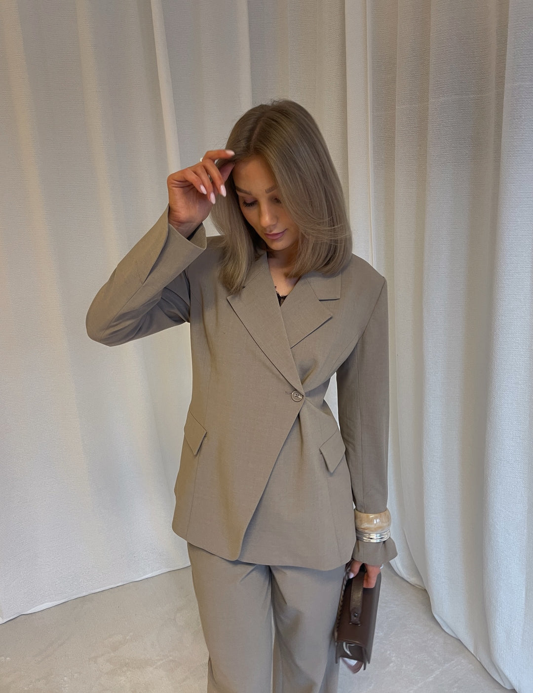 Brando: Endelig er den her😍

Den perfekte feminine dressen fra MbyM✨ Frame blazer og Rihnwen bukse!

Sikre deg nå🤍

#newin #mbym