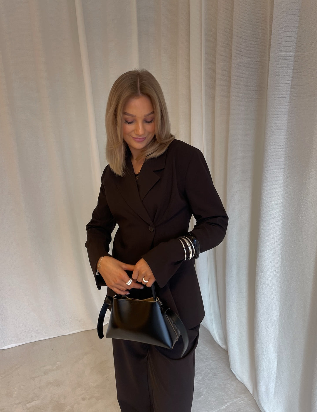 Brando: Endelig er den her😍

Den perfekte feminine dressen fra MbyM✨ Frame blazer og Rihnwen bukse!

Sikre deg nå🤍

#newin #mbym