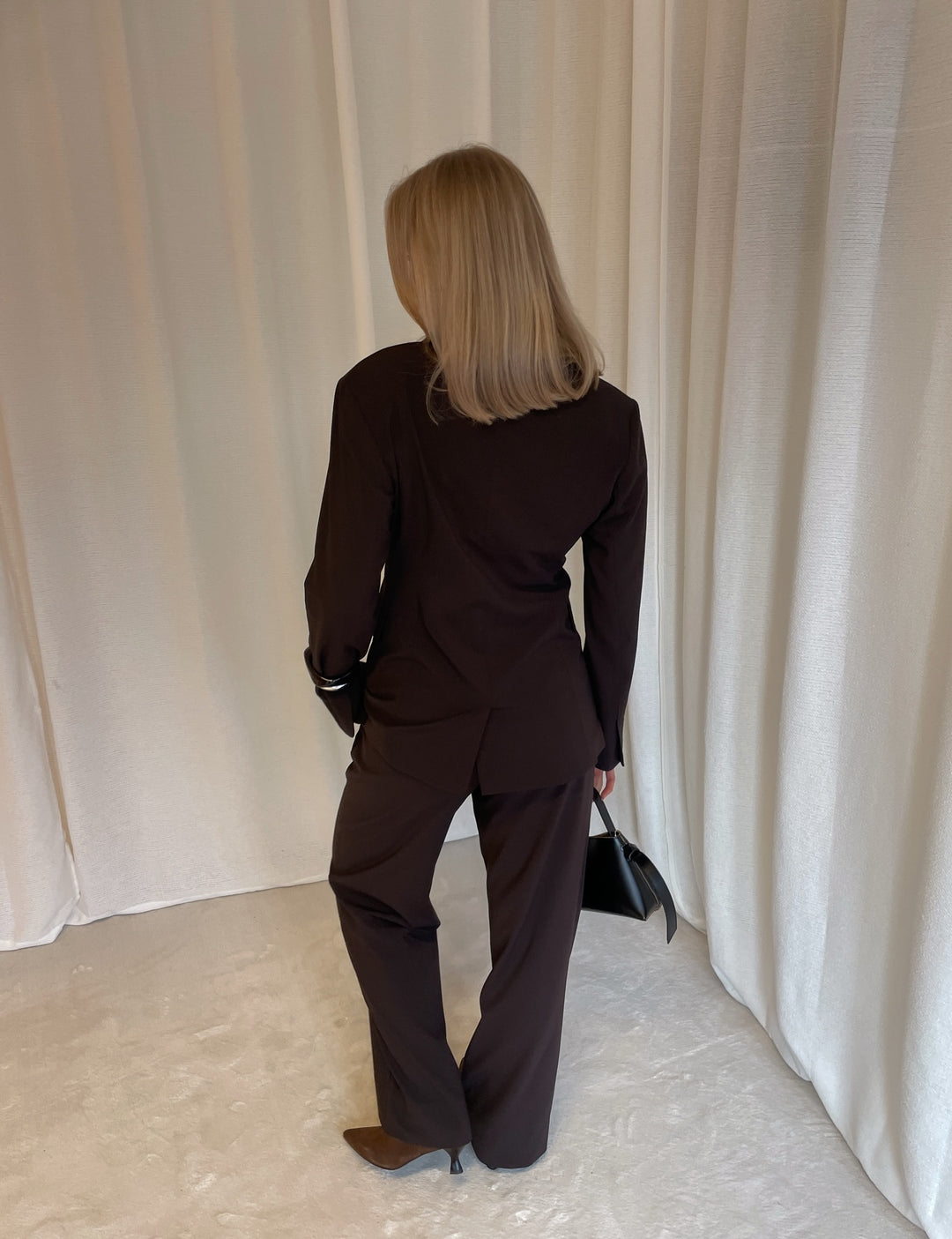 Brando: Endelig er den her😍

Den perfekte feminine dressen fra MbyM✨ Frame blazer og Rihnwen bukse!

Sikre deg nå🤍

#newin #mbym