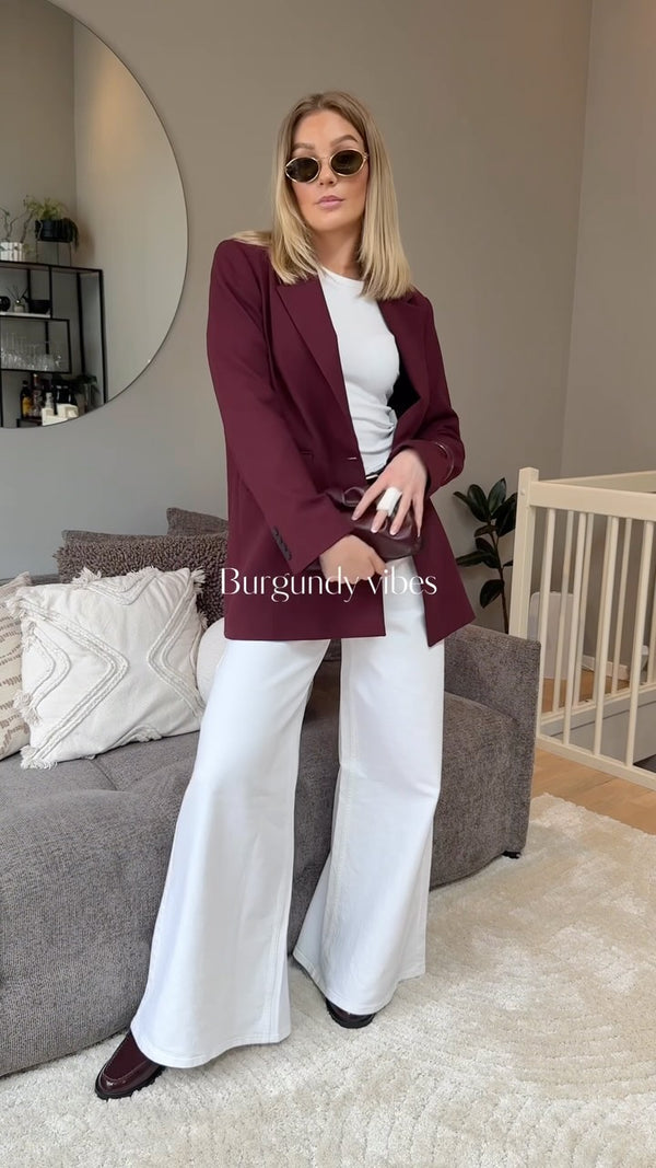 Brando: Stepping into fall like💁🏼‍♀️

#burgundy #falloutfit #trending #brandono