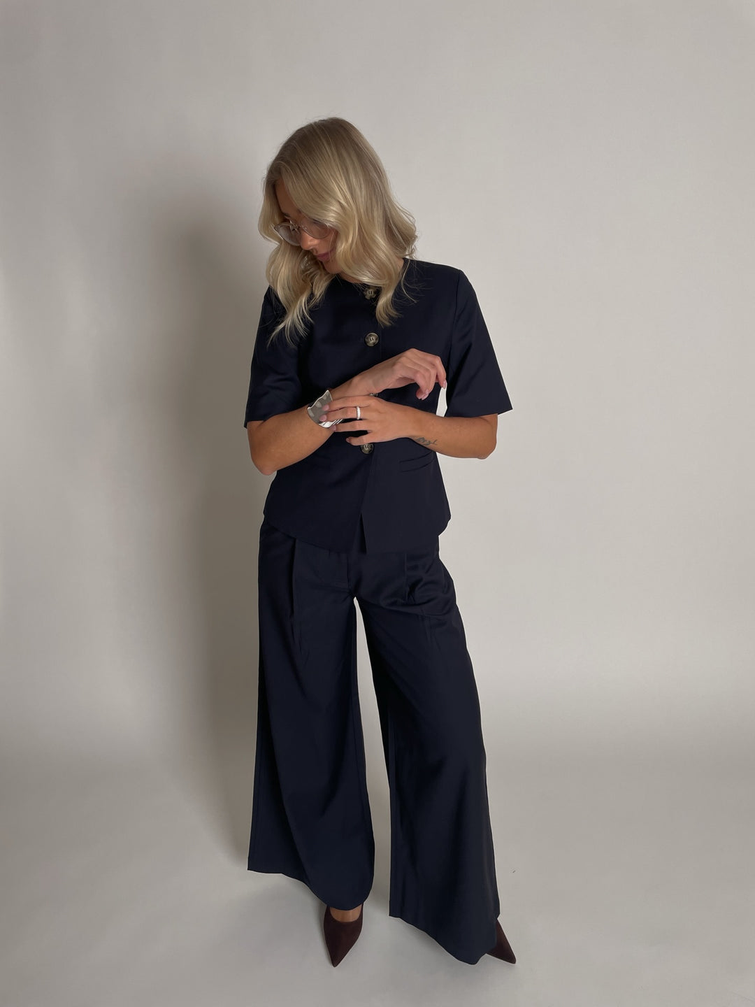 Brando: Bestselger i ny farge🌑

Kasundra topp og Kazia bukse har endelig kommet i en nydelig navy tone✨ 

#noella #bestseller #n