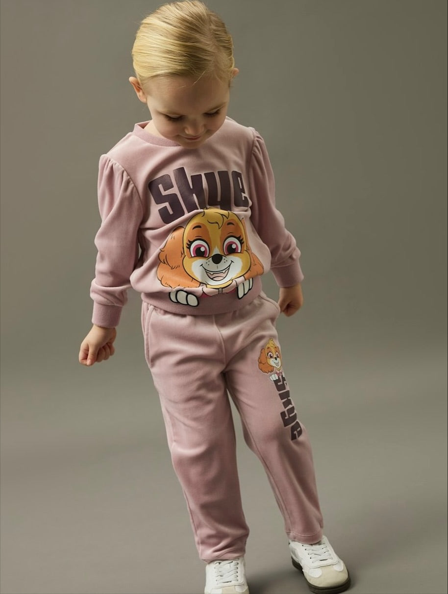 Brando Kids: 🚨Skye er klar for oppdrag!🐾✨
Nytt superdeilig sett i velour fra Name it med favorittmotivet fra Paw Patrol!👏🏻 Mykt, 