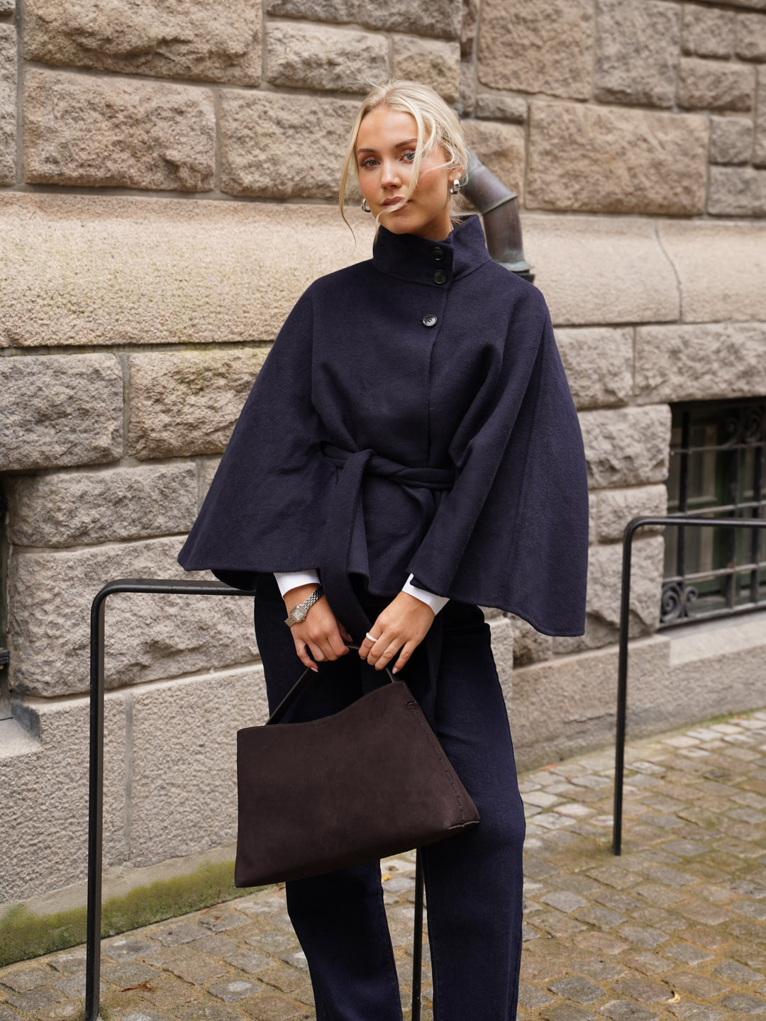 Brando: Høstens fineste cape 🍂💙
Vi elsker denne capjakken fra YAS! Du finner den i butikk og på nett nå ✨