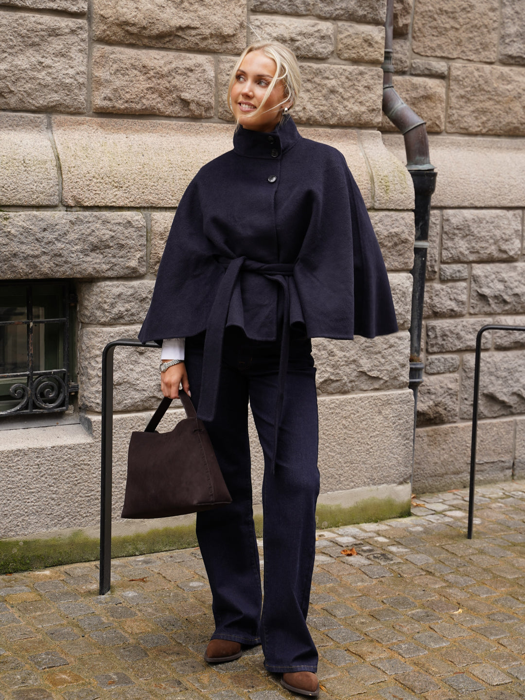 Brando: Høstens fineste cape 🍂💙
Vi elsker denne capjakken fra YAS! Du finner den i butikk og på nett nå ✨
