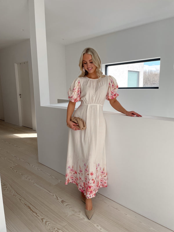 Brando: Floral mood🌸

#botanicdress #aview #maxidress