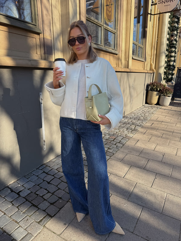 Brando: Våren er rett rundt hjørnet✨

Vi har begynt å få inn vårens yttertøy, blant annet Lena jakken fra Clermonte🤍 Denne blir 