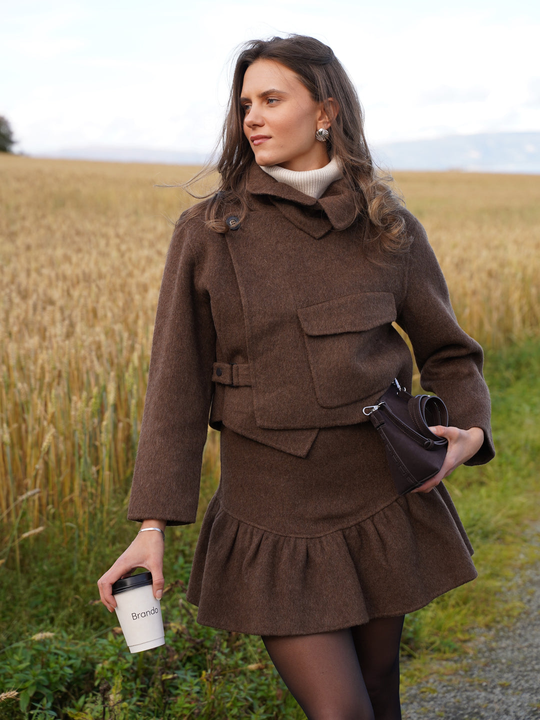 Brando: Hello fall👋🏼

Aurora settet er nydelig i høst sylet med enten loafers eller støvletter🤎 70% ull✨

#helenestudios #fal