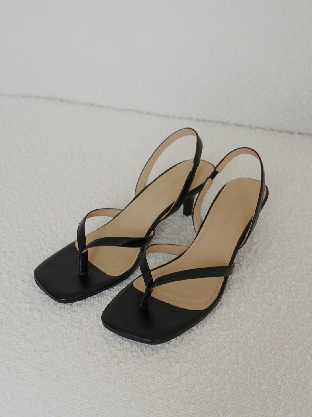 Brando: NYHETER🖤

Vi har fått 3 nye par sko fra Selected femme🤍 Super fin til sommeren✨

#selectedfemme #trending #brandono