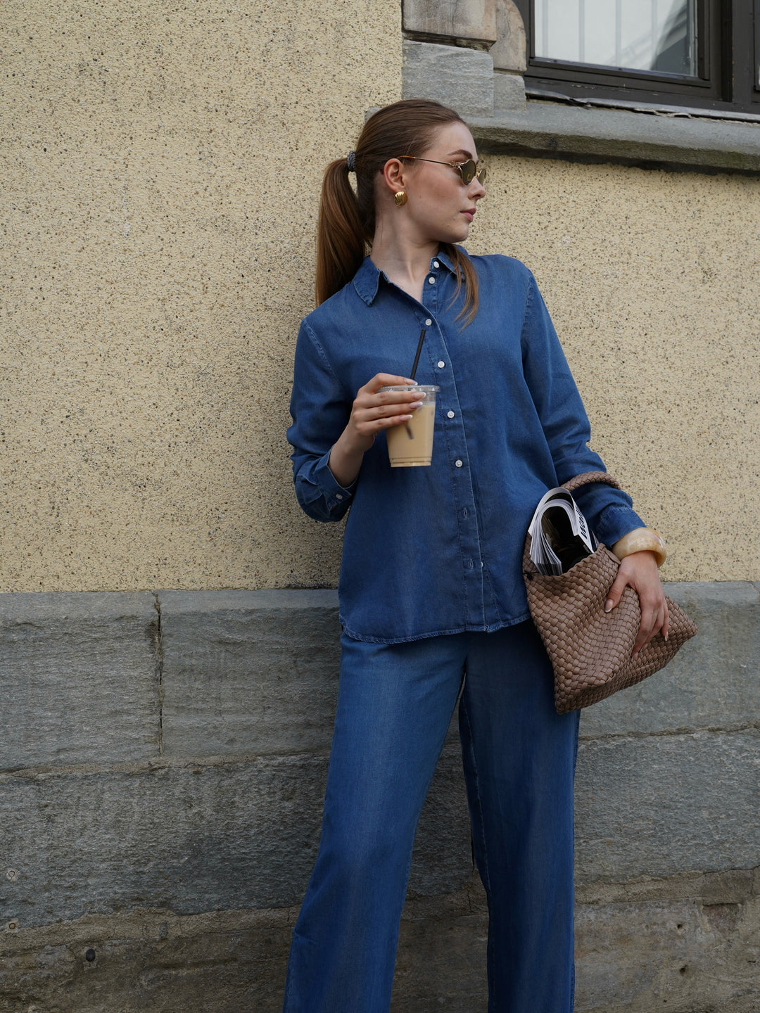 Brando: Denim on denim, but light for summer💙

Dette lette og deilige denim settet i 100% Lyocell er et must i sommer🦋

#denim