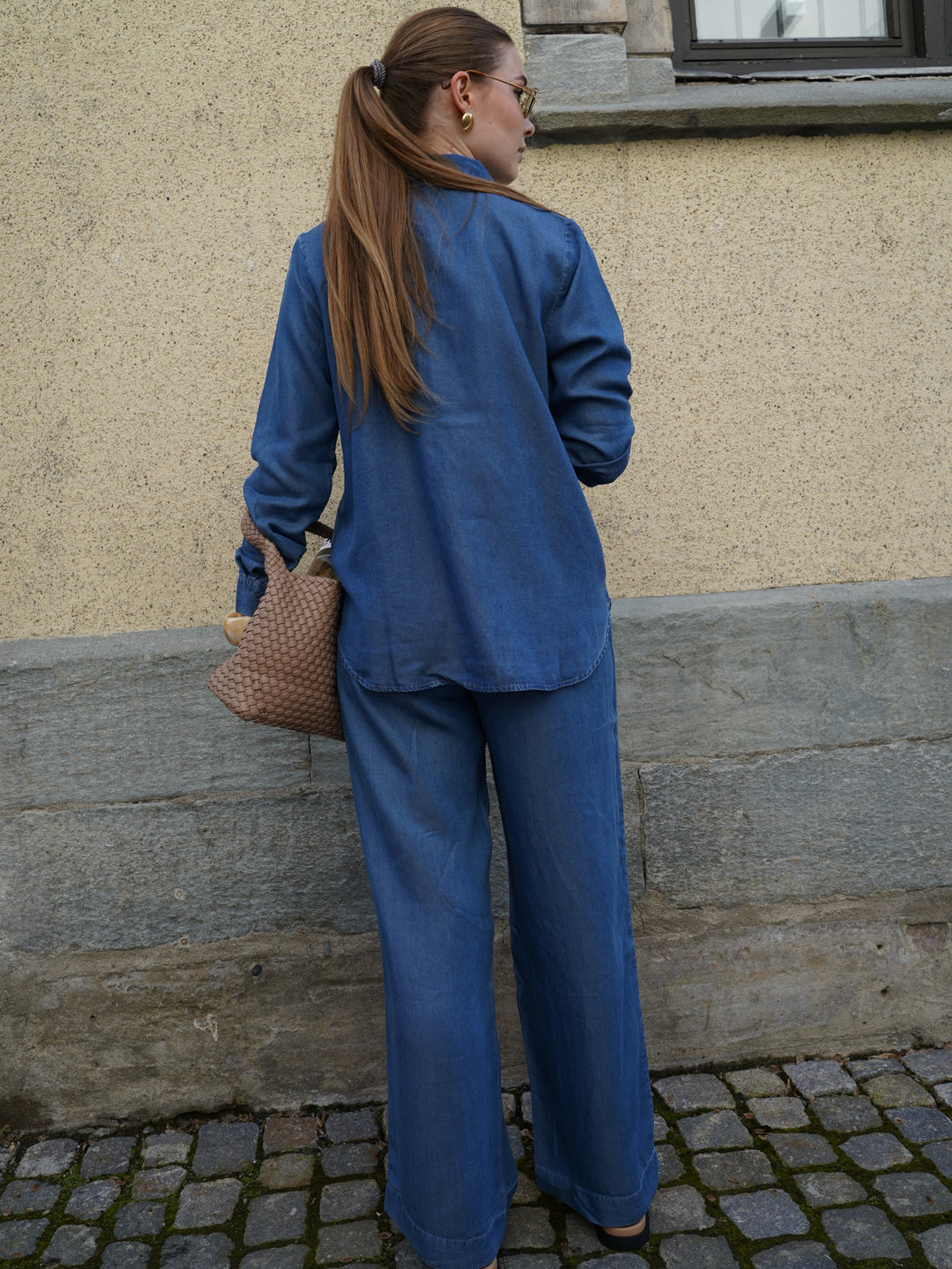 Brando: Denim on denim, but light for summer💙

Dette lette og deilige denim settet i 100% Lyocell er et must i sommer🦋

#denim