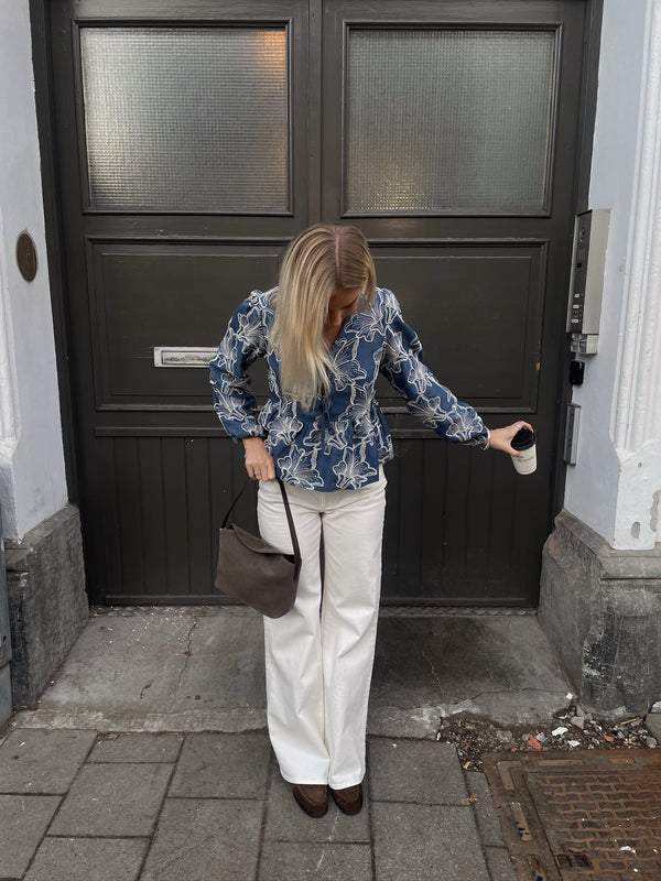 Brando: Sunday stroll☕️

Siste dag med fri frakt, klikk deg inn på Brando.no✨