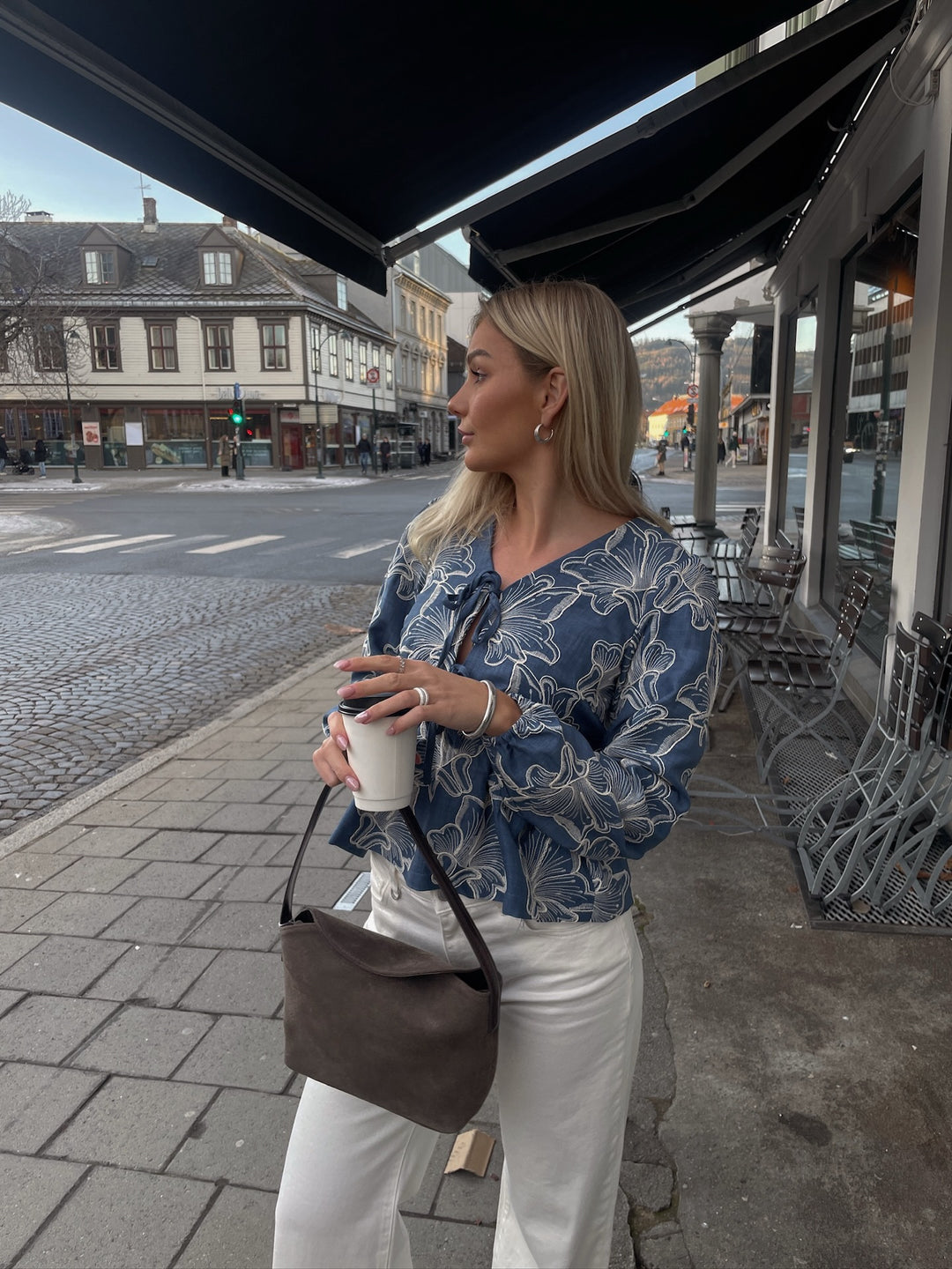 Brando: Sunday stroll☕️

Siste dag med fri frakt, klikk deg inn på Brando.no✨