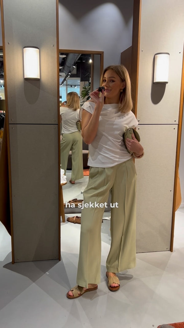 Brando: Maria styler antrekk fra sommersalget🌿🤍

#selected #sale #summeroutfit #brandono