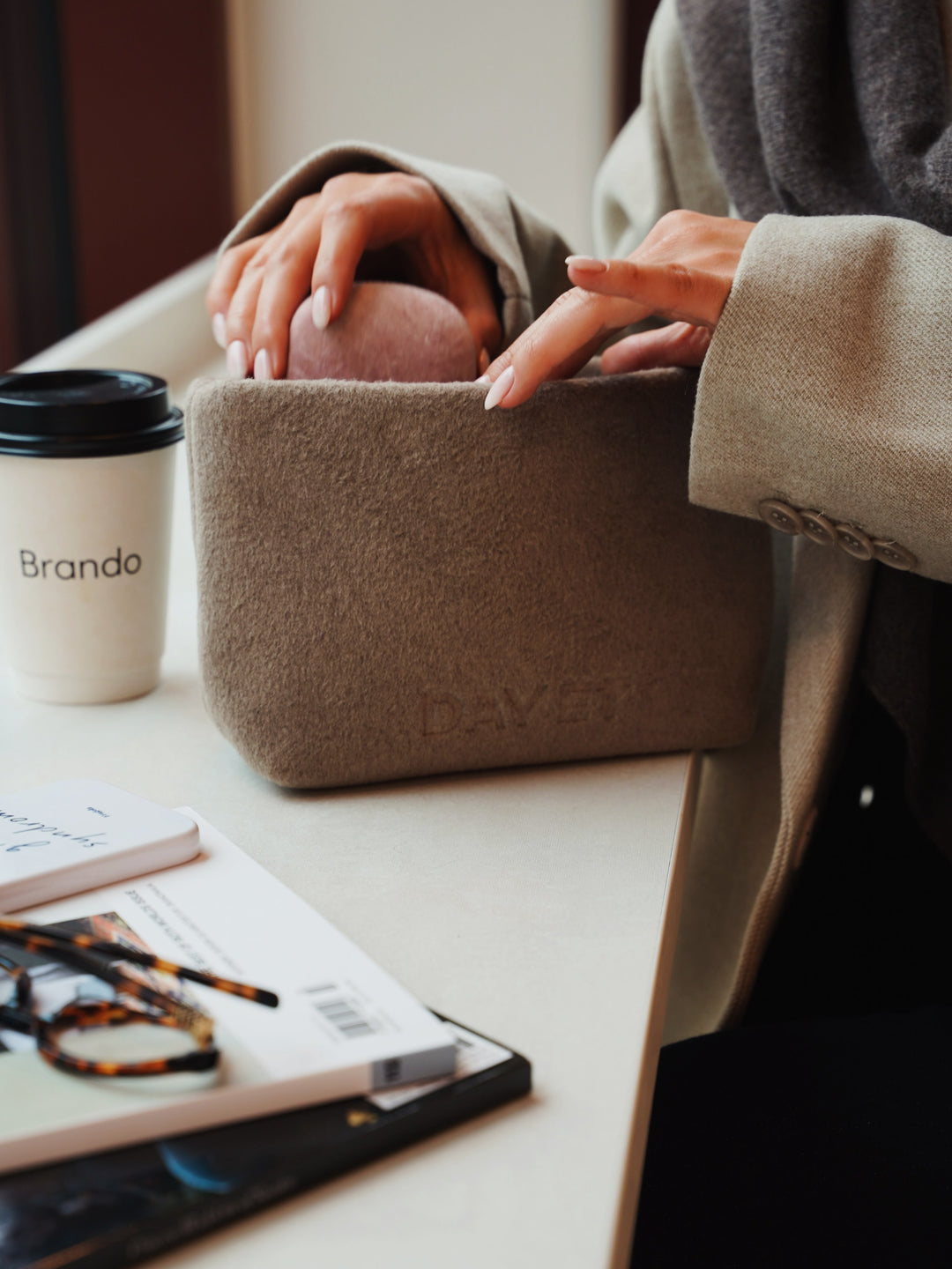 Brando: It’s all in the details ✨

Woolen pouch fra Day Et er perfekt som sminkepung eller til oppbevaring av småting som er van