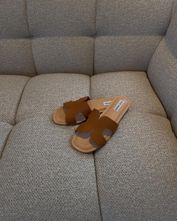 Brando: Er du klar for å ta steget inn i vårens beste sandaltrender? Sjekk ut favorittene fra Steve Madden 🌷✨ #Vårmote #Sandaler