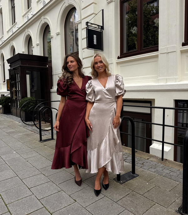 Brando: Sinda dress🥹✨

Bestselgeren har kommet inn i nye farger🤍

#bestselger #favoritedress #aview #trending #brandono