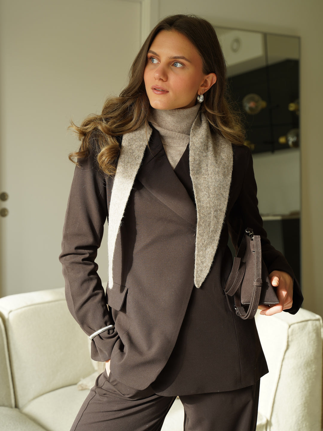 Brando: The perfect brown suit🤎

Frame blazer og Lucidanna bukse er den perfekte brune dressen✨ 

#suitup #fallstyle #trending 
