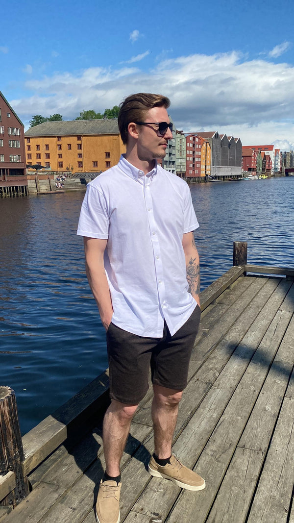 Brando: Classic combo✨ Sjekk ut denne fine og klassiske skjorte og shorts - kombiasjonen fra Clean cut copenhagen. Her ser du Hu