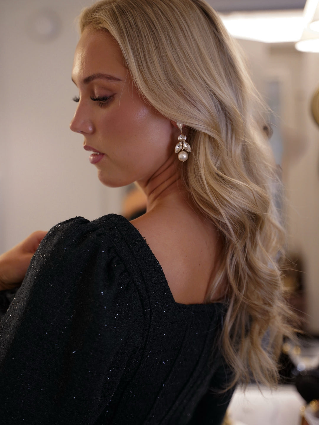 Brando: Party season is calling🪩🖤

Har du sikret deg kjolen?

#golightly #partyseason #dressup #tredning #brandono