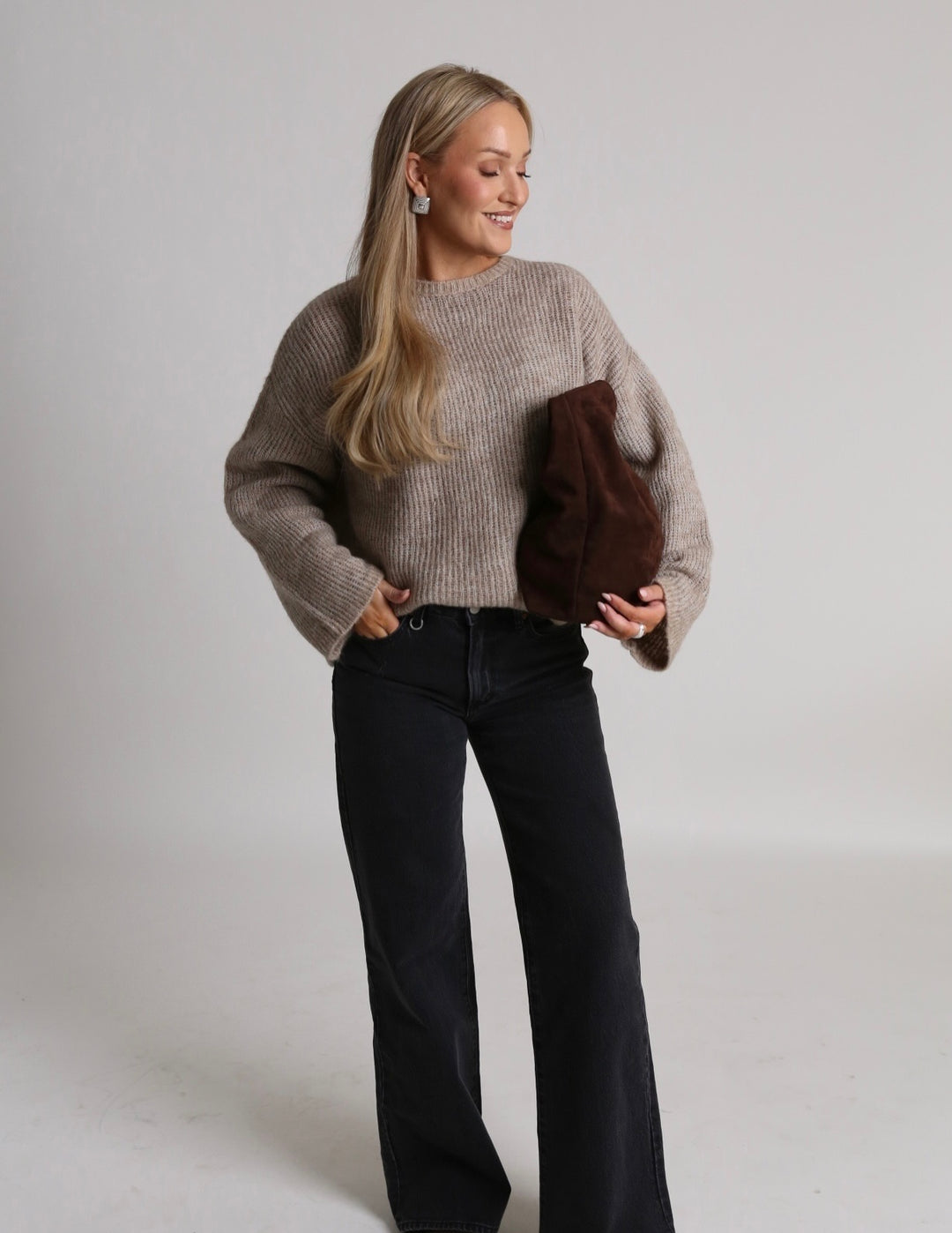 Brando: New wardrobe favorite🤍

Lulu loose knit er den perfekte strikken året rundt✨

#knit #selectedfemme