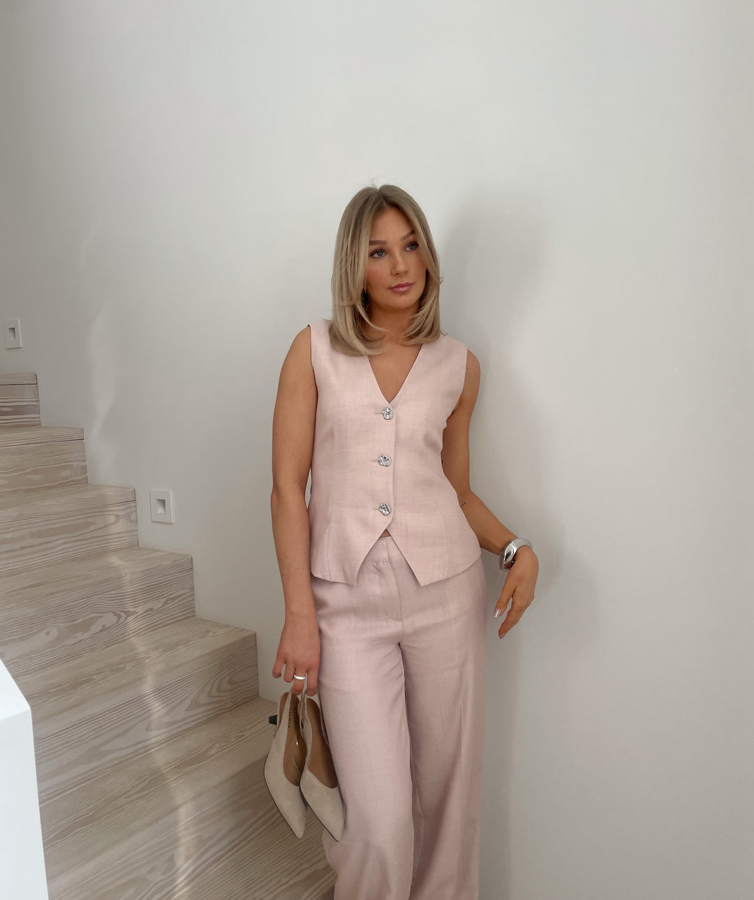 Brando: Pastel pink🩰

Nytt matchende sett inne fra MbyM, Dagnise bukse og Arlise vest🤍

#mbym #suitup #matchendesett #vårmote #p