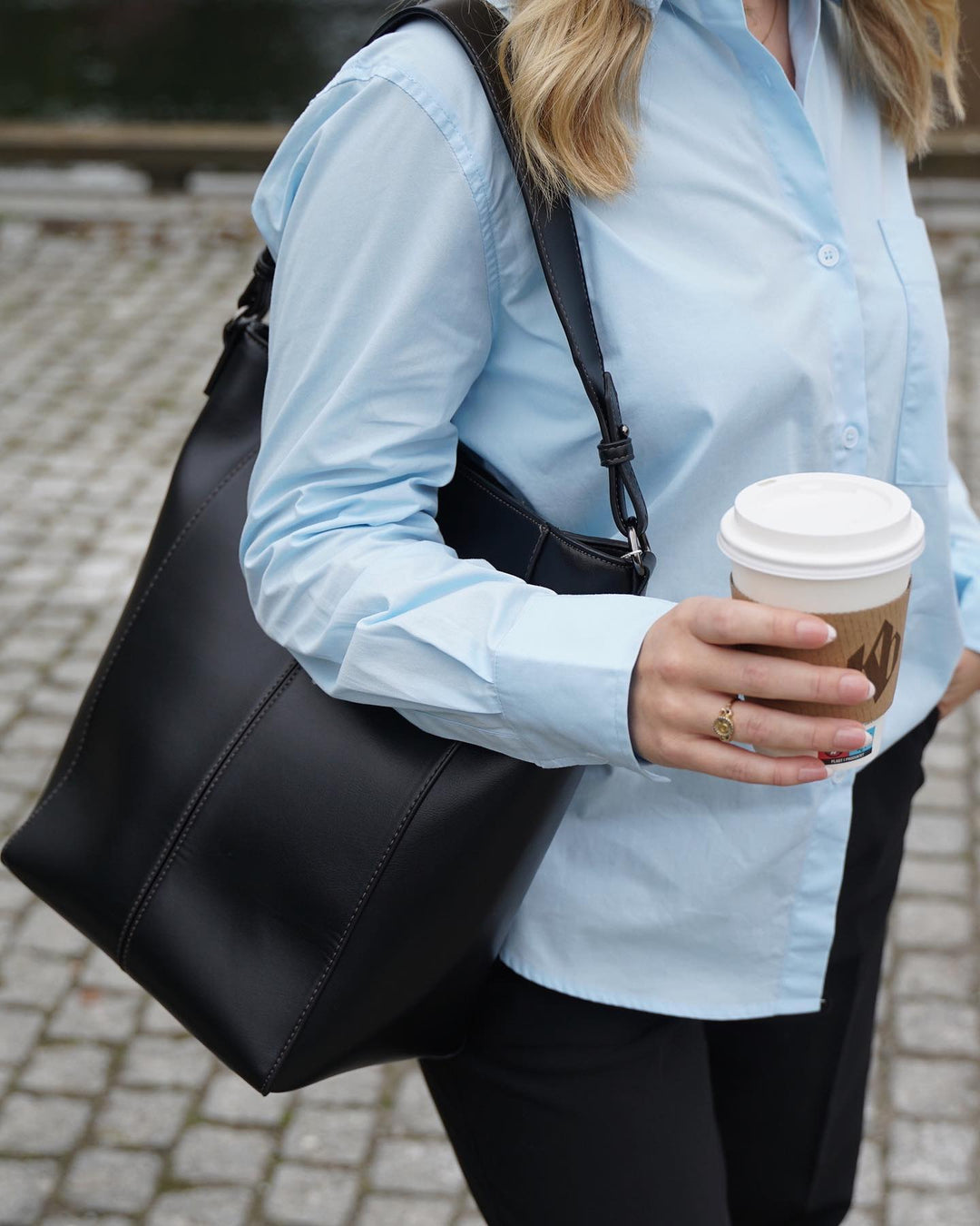 Brando: Must have✨🤩 Olivia shirt fra Hélène Studios er den perfekte klassiske skjorta! Denne passer året rundt og kan styles båd