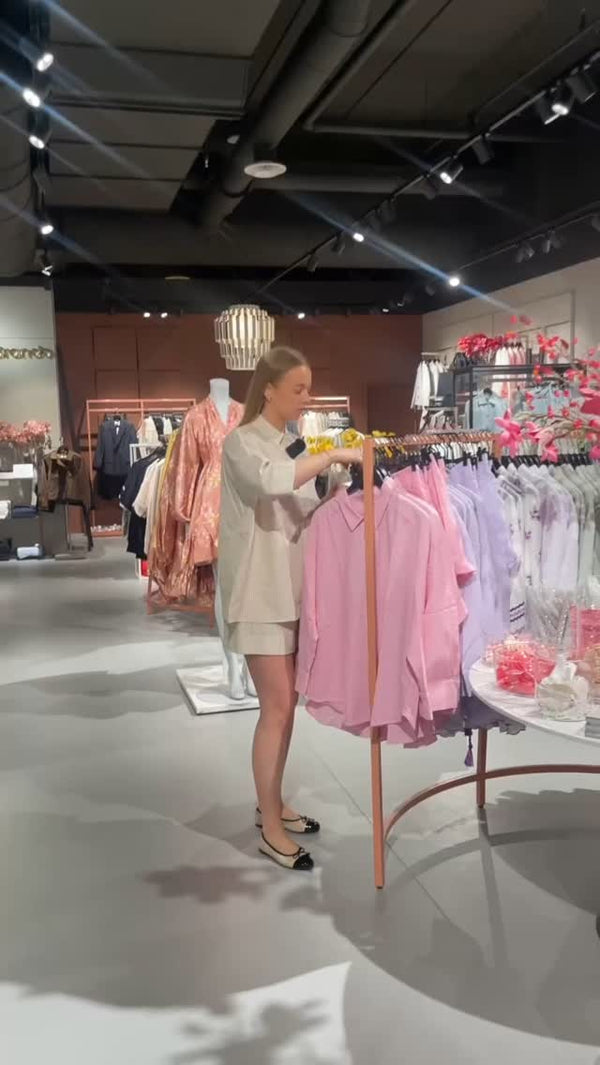 Brando: Jeg spør Ine om hun kan vise sine favorittstyles fra Helene Studios 🤩 Klikk hjem favorittene dine i dag du også! 🛍️
