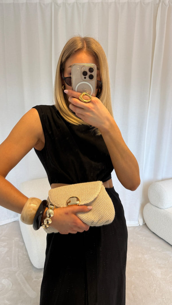 Brando: Sienna cut out dress fra Helene Studios🖤 

Perfekt sort linkjole til sommeren✨

#siennadress #helenestudios #trending #