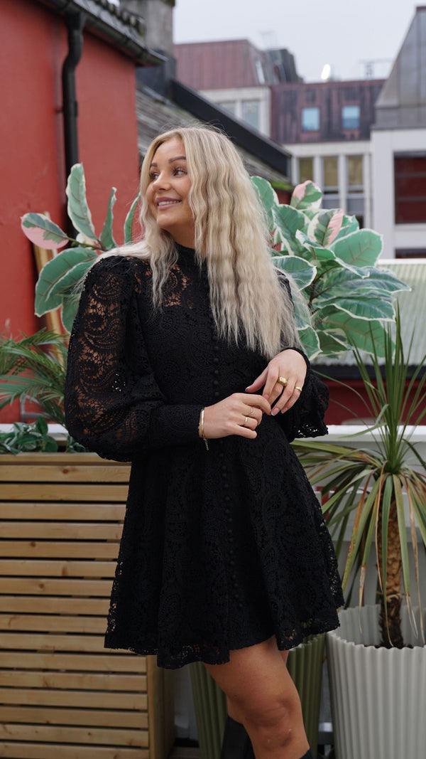 Brando: Vi har fått inn den lekreste høstkolleksjonen fra @golightlynorge 🤩 Sjekk ut disse nydelige kjolene! Se hele utvalget på