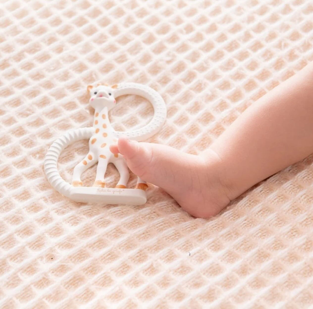 Brando Kids: 🦒✨Vi har fått påfyll og nyheter av de populære produktene fra Sophie la girafe!🥰 
Perfekt for små hender og ømme gomme