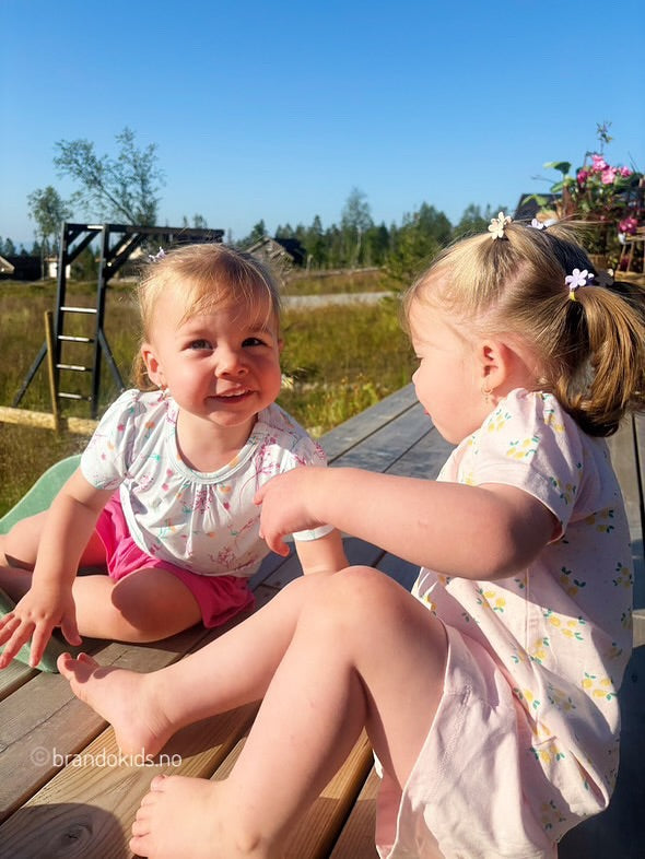 Brando Kids: SMELT!😍 Så søte i sine nye sett fra Minymo!👌🏻 Myke og lette sett med t-skjorte og shorts, til kun 200kr👏🏻 Perfekt for ut