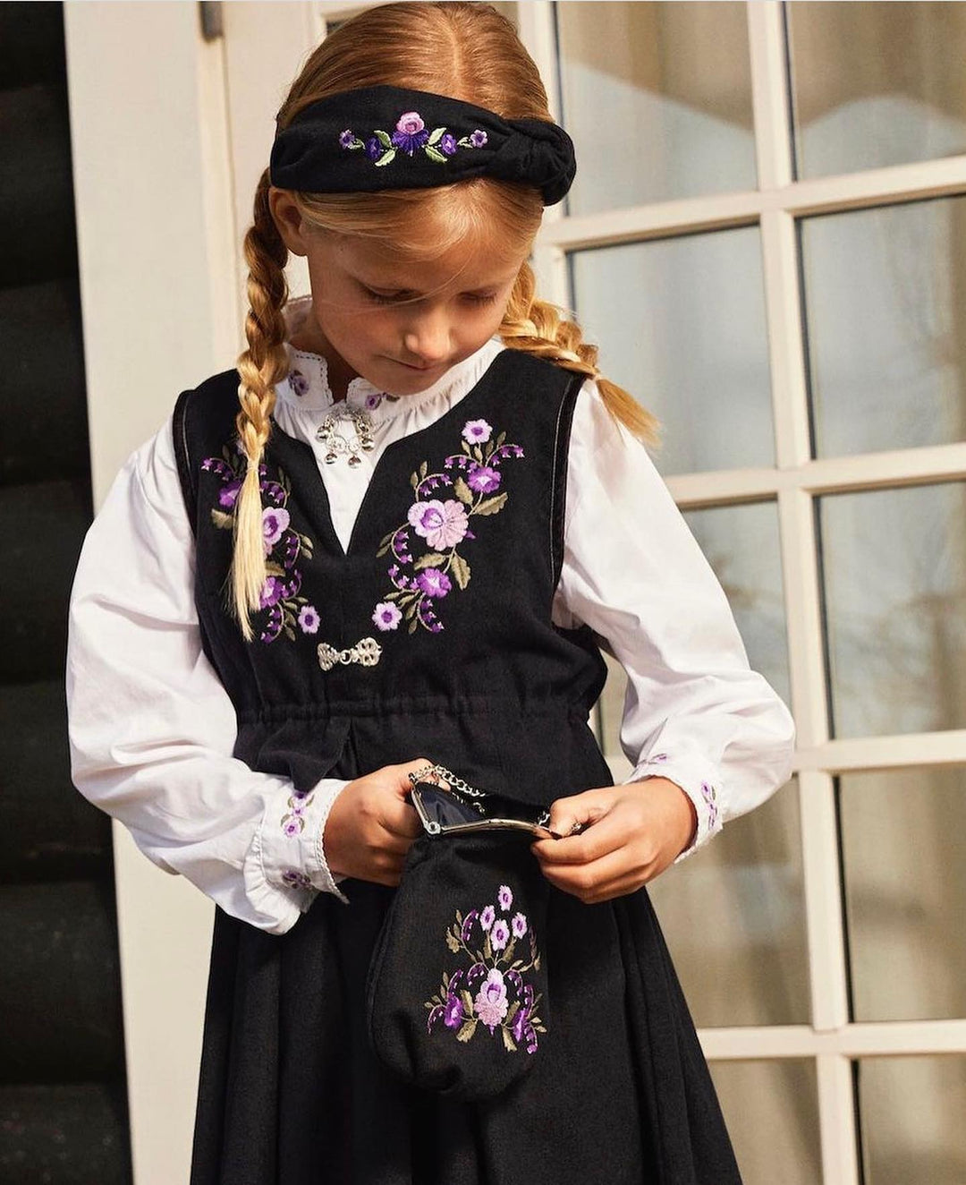 Brando Kids: 15. og 16. Mai kjører vi -30% på festdraktene!🎉 Bruk klikk og hent for å sikre deg varen før 17.Mai 🇳🇴
*Gjelder ikke til