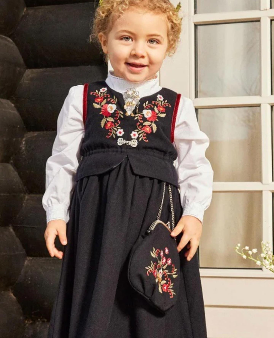 Brando Kids: 15. og 16. Mai kjører vi -30% på festdraktene!🎉 Bruk klikk og hent for å sikre deg varen før 17.Mai 🇳🇴
*Gjelder ikke til