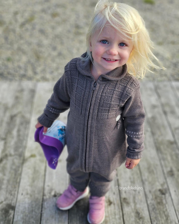Brando Kids: Lillelam sine ulldresser er perfekt på fine høstdager!🍂🥰
.
@brandokids.no #lillelam #ull #ullergull #høst @tonjehelgelan