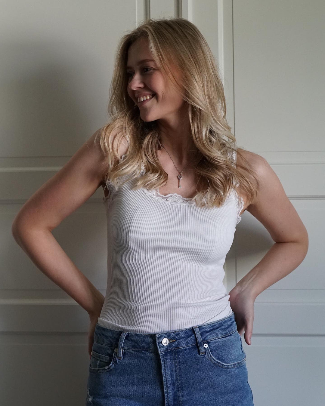 Brando: Nytt merke i nettbutikken ✨ Rosemunde Copenhagen! Sjekk ut disse deilige silketoppene med nydelige blondedetaljer. Finne