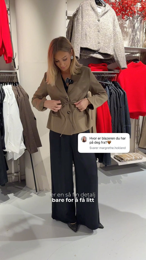 Brando: Maria svarer på spørsmål om blazer fra Levete Room🫶🏼

#leveteroom #trending #brandono #fallstyles