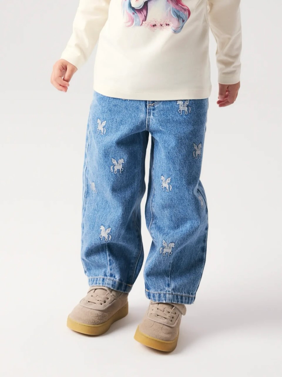 Brando Kids: Denim jakke og bukse med glitrende enhjørninger..blir det bedre enn det?😍🦄Str.92-116