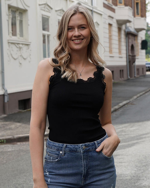 brandotrondheim: New in🖤 Vi har fått inn singletter fra Rosemunde i deilig silkeblanding! Kommer i 4 farger (hvit, sort, beige og mørk bl
