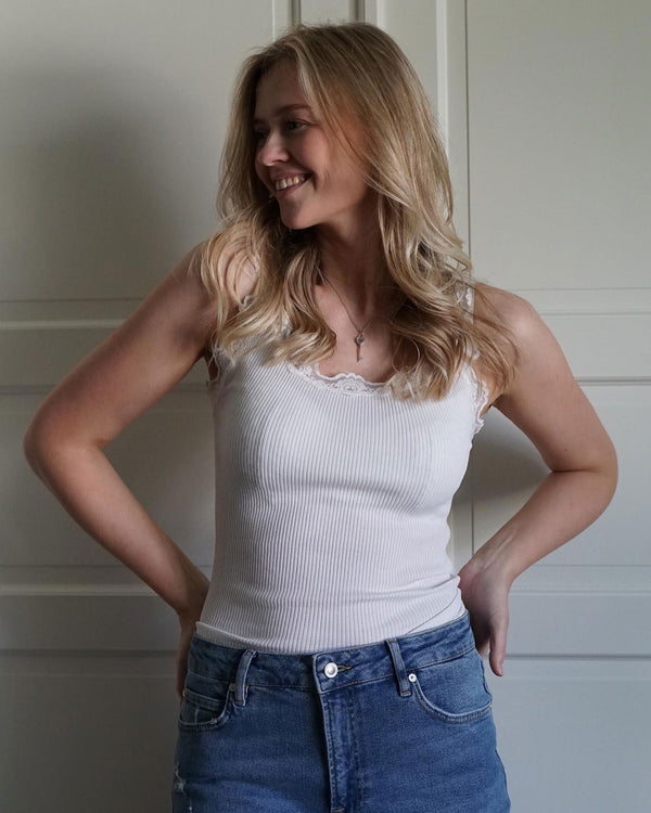 brandotrondheim: New in🖤 Vi har fått inn singletter fra Rosemunde i deilig silkeblanding! Kommer i 4 farger (hvit, sort, beige og mørk bl