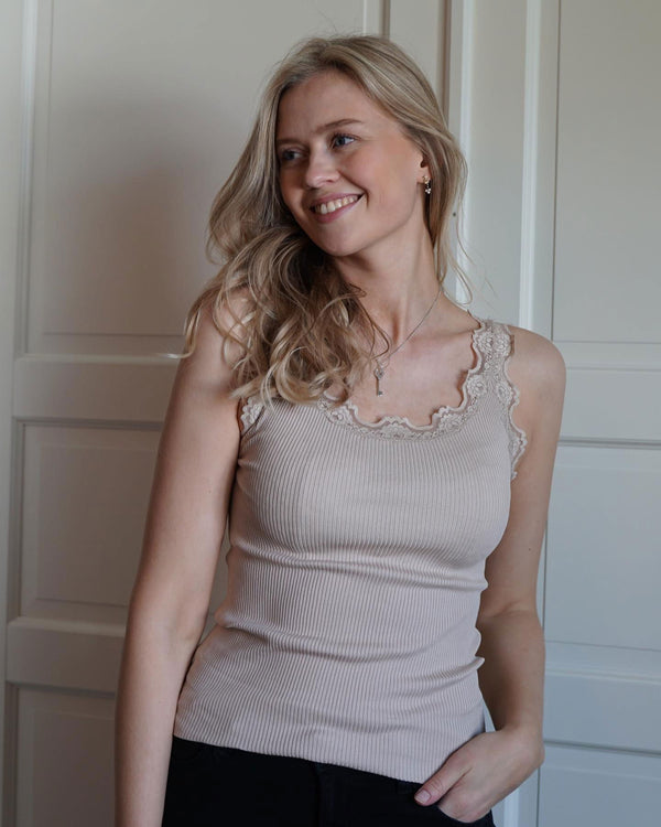 brandotrondheim: New in🖤 Vi har fått inn singletter fra Rosemunde i deilig silkeblanding! Kommer i 4 farger (hvit, sort, beige og mørk bl
