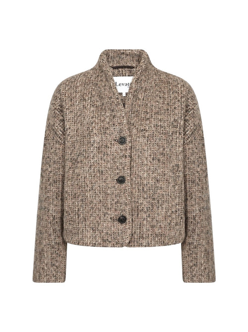 Kort, boxy jakke i meleret bouclé med beige og brune toner, høy krage og tre mørke knapper, sett forfra